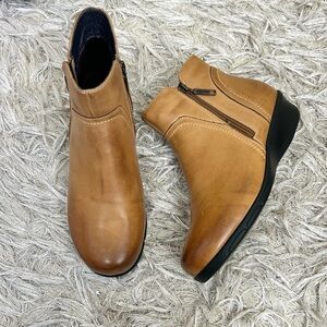 NWOB Propet Waverly Leather Wedge Ankle Boots in Tan Sz 10 WIDE